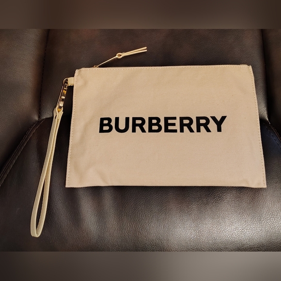NEW Burberry Wristlet Clutch - Beige Canvas - Picture 1 of 11